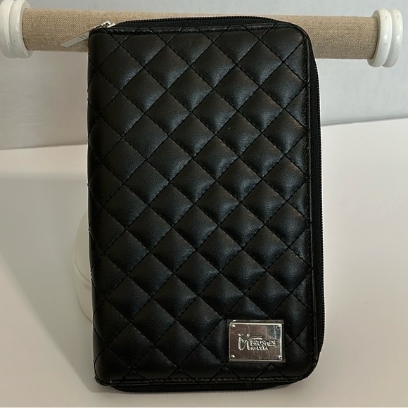 it cosmetics Handbags - IT cosmetics for Ulta makeup bag NWOT